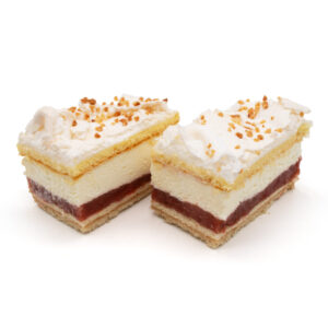 Erdbeer-Rhabarber-Baiser-Sahneschnitte